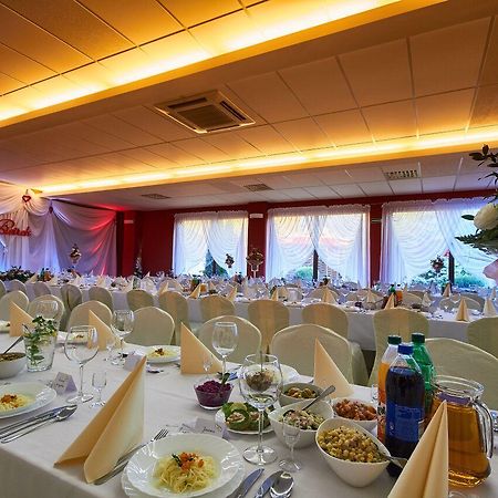 Hotel Paola Kutno Bagian luar foto