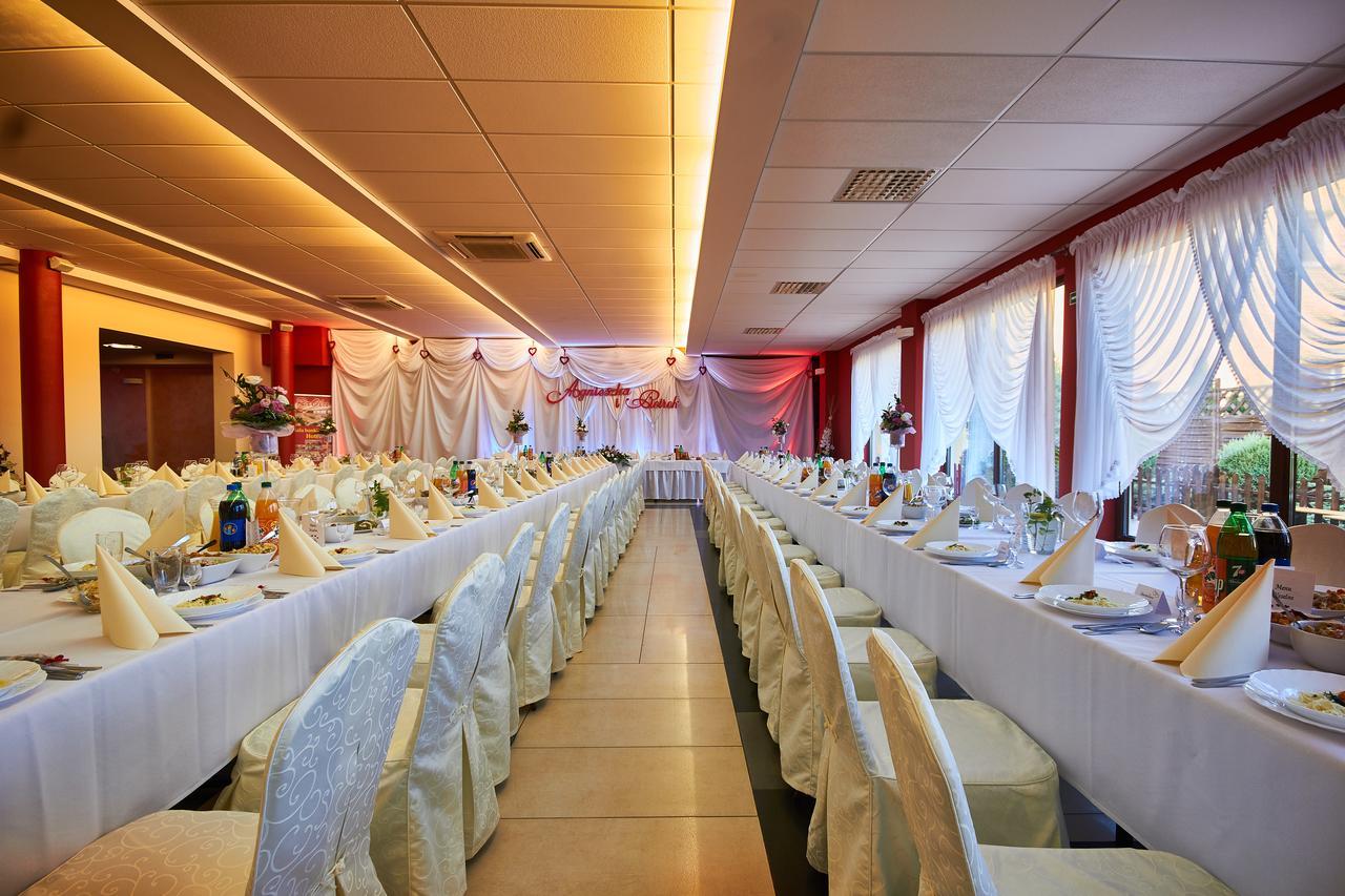 Hotel Paola Kutno Bagian luar foto