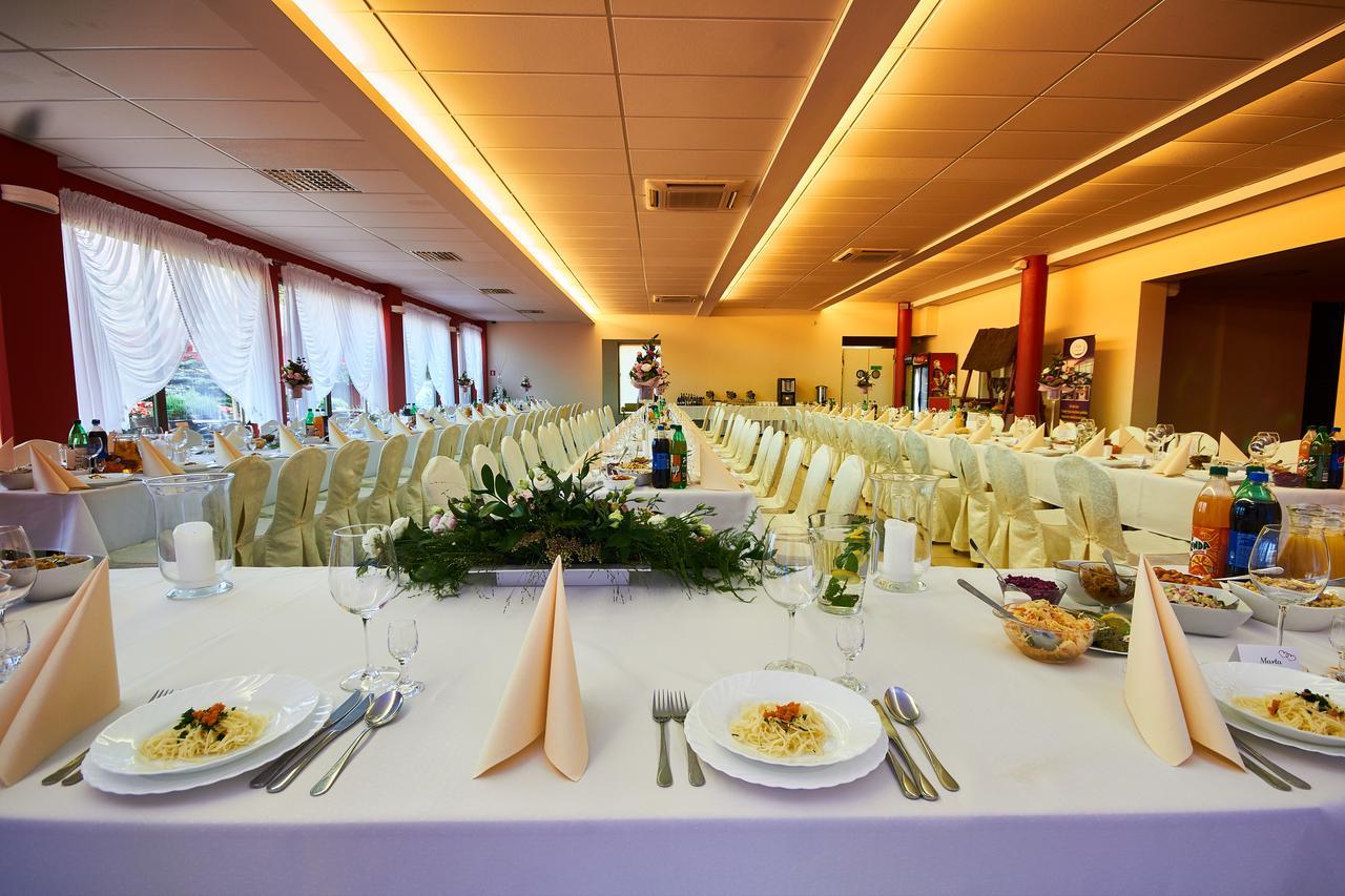 Hotel Paola Kutno Bagian luar foto